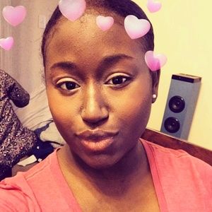 Meet your Posher, Monique